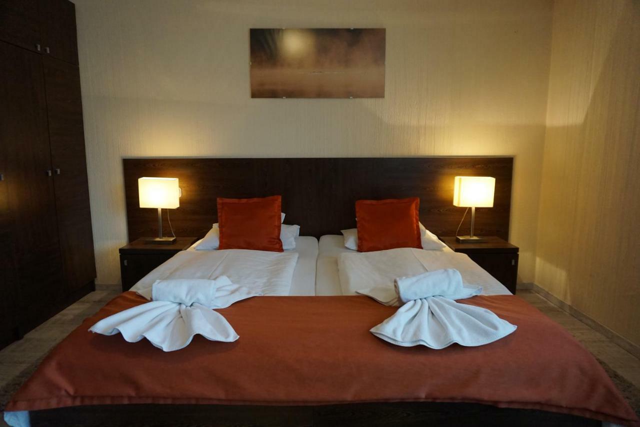 Villa Prestige Heviz Bagian luar foto