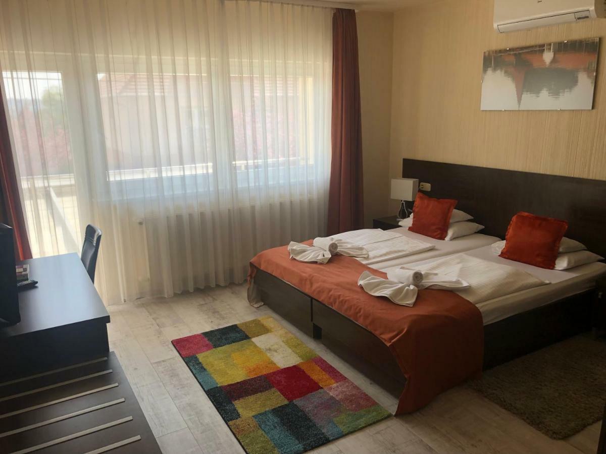 Villa Prestige Heviz Bagian luar foto