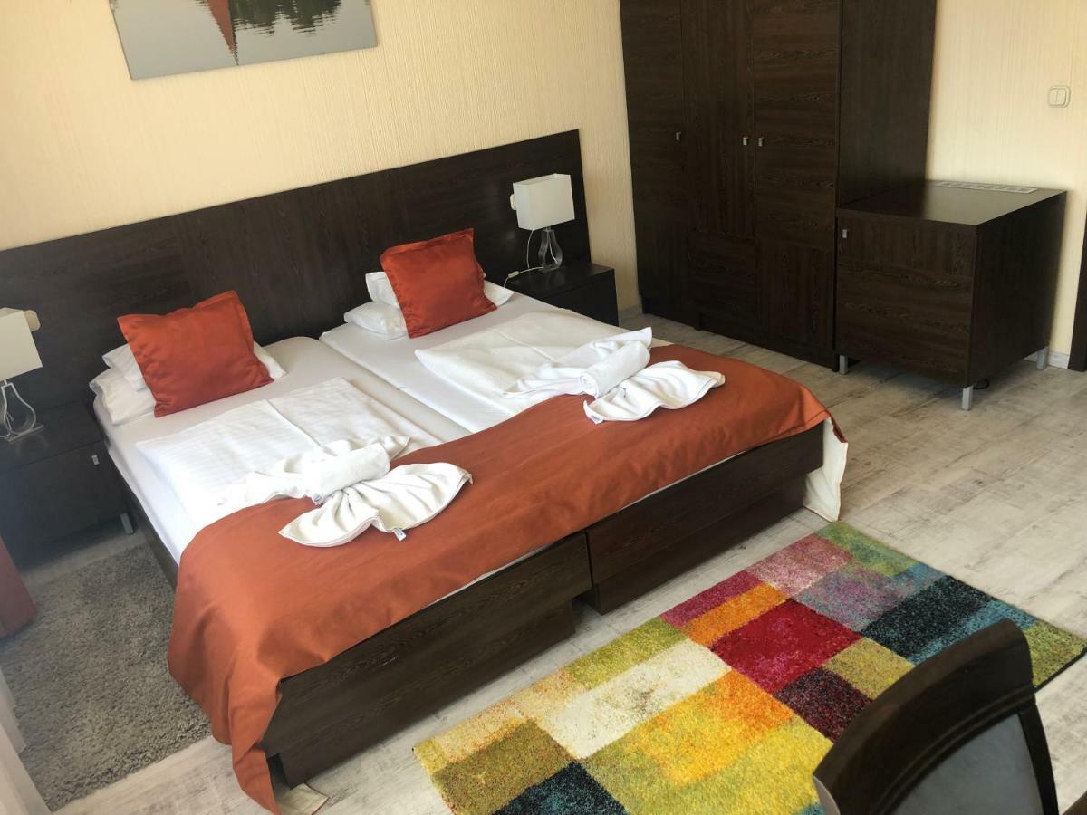 Villa Prestige Heviz Bagian luar foto